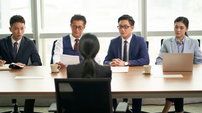 你沒有富爸爸，但你擁有AI時代最強的「零邊際成本槓桿」！《納瓦爾寶典》教上班族利用自媒體與程式逆襲