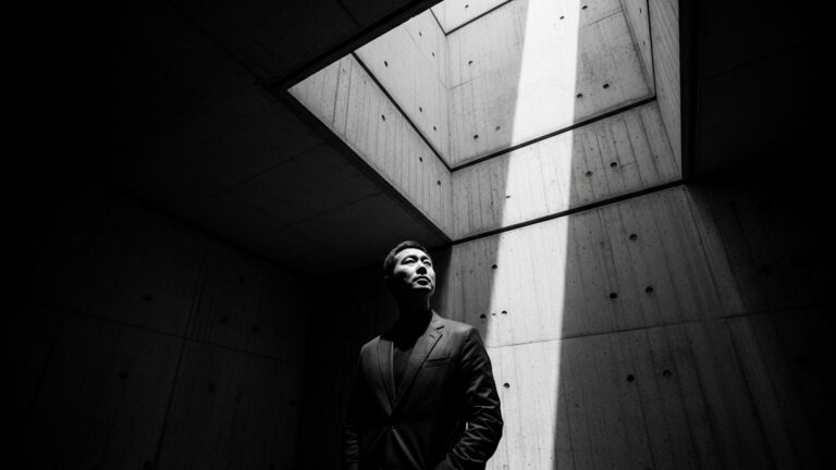 為什麼你總覺得工作像坐牢？樊登解碼《活出工作的意義》：沒人能逼你抱怨，是你自己選擇了痛苦