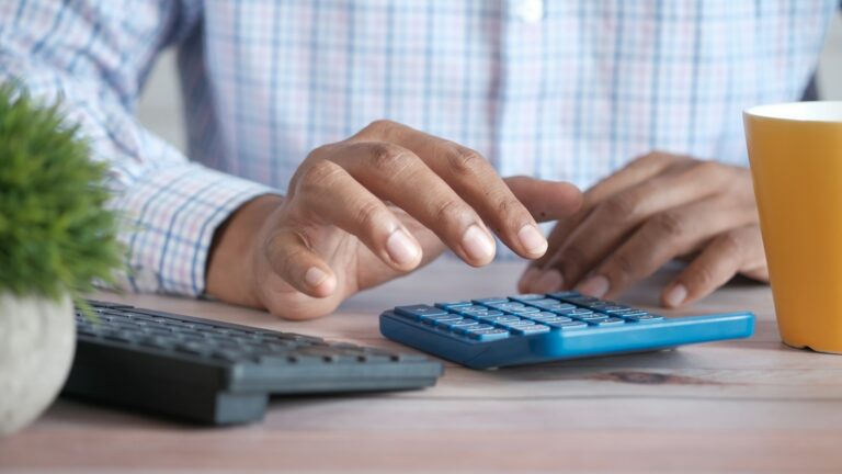 裸辭前該存多少錢？離職財務準備清單：生活費、保險銜接與緊急預備金