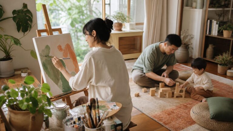 當媽媽後失去自己，不代表你不愛孩子：母職與自我認同要重新排，不是回到從前